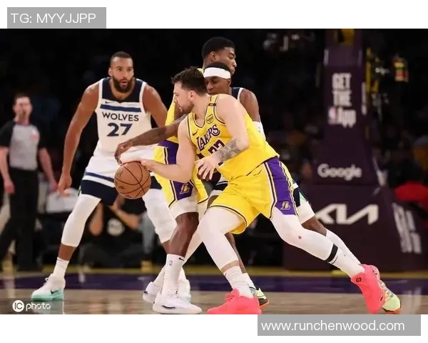 NBA常规赛：快船逆袭冲前，勇士季后赛席位堪忧，湖人稳居前列